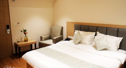 Yashwee International Hotel Room Type - Superior Room King Size Yashwee International Hotel Room Type - Superior Room King Size