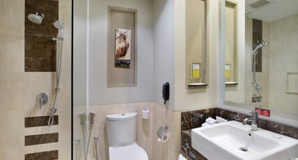 Holiday Inn BANDUNG PASTEUR Room Type - 1 Queen Standard Smoking Terrace Access