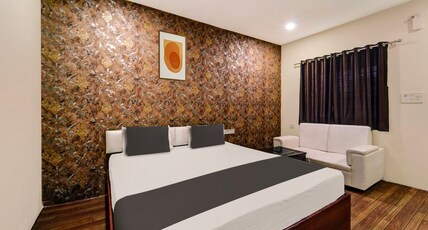 V N R Hotel & Resort Room Type - Deluxe Room