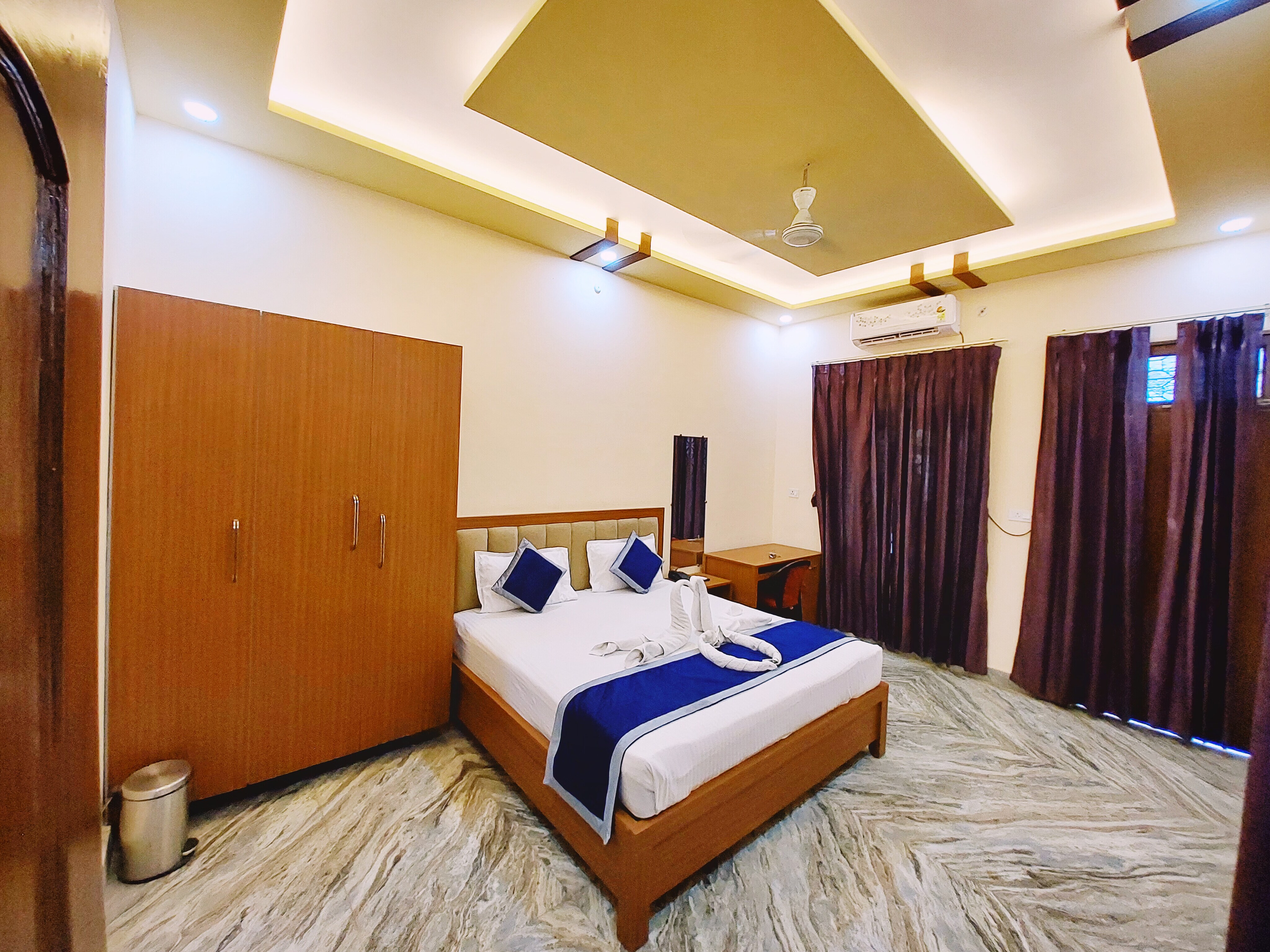 KASHYAAM INN - Tap to explore photos