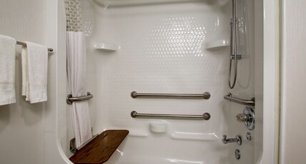 Hampton Inn by Hilton Rolla Room Type - 1KNG MOB HEAR ACC W TUB NS