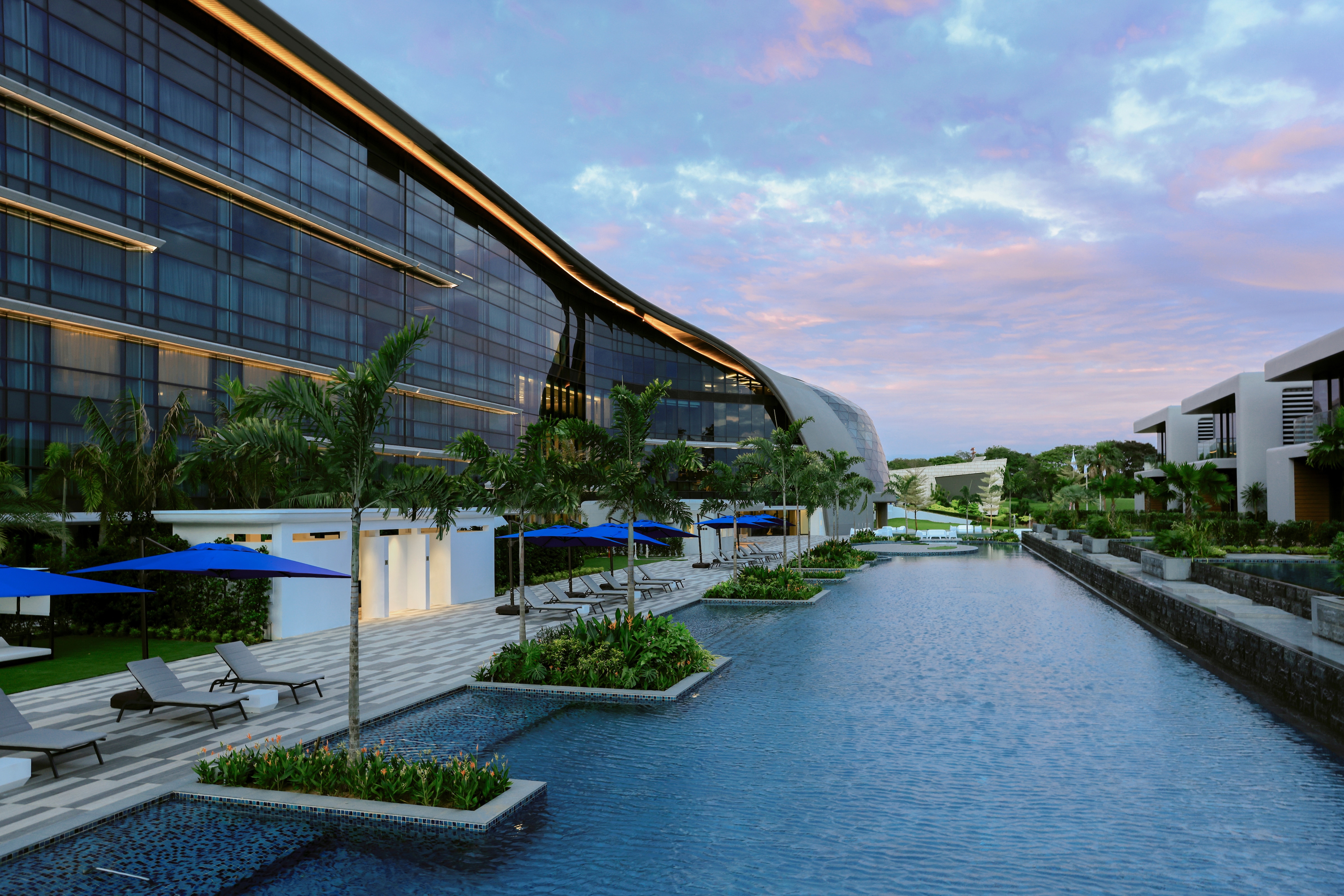 Dusit Thani Laguna Singapore - Tap to explore photos