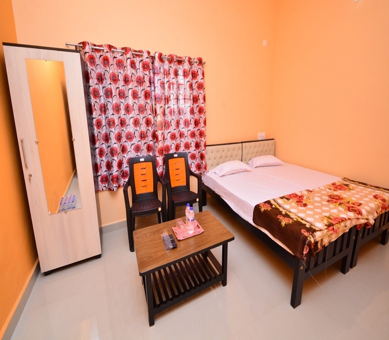 SRI SIGANDURESHWARI BOARDING & LODGING - Tap to explore photos