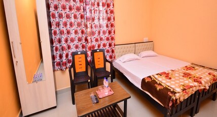 SRI SIGANDURESHWARI BOARDING & LODGING Room Type - DELUXE ROOM AC