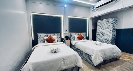 Vibe N Joy @Dashashwamedh Ghat Room Type - Superior Twin Bedded AC Room | Attached Washroom