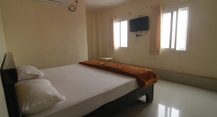 Hotel GMT Room Type - Deluxe Double Room