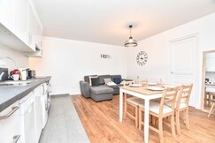 Cozy Apartment- 2BR/6P - Voltaire