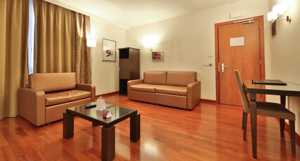 Crowne Plaza Venice East Room Type - 2 Double Beds 1 Bedroom Suite
