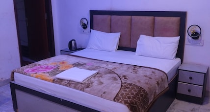 Papa maddy's pool party resort Agra Room Type - Luxury rooms with bathtub 