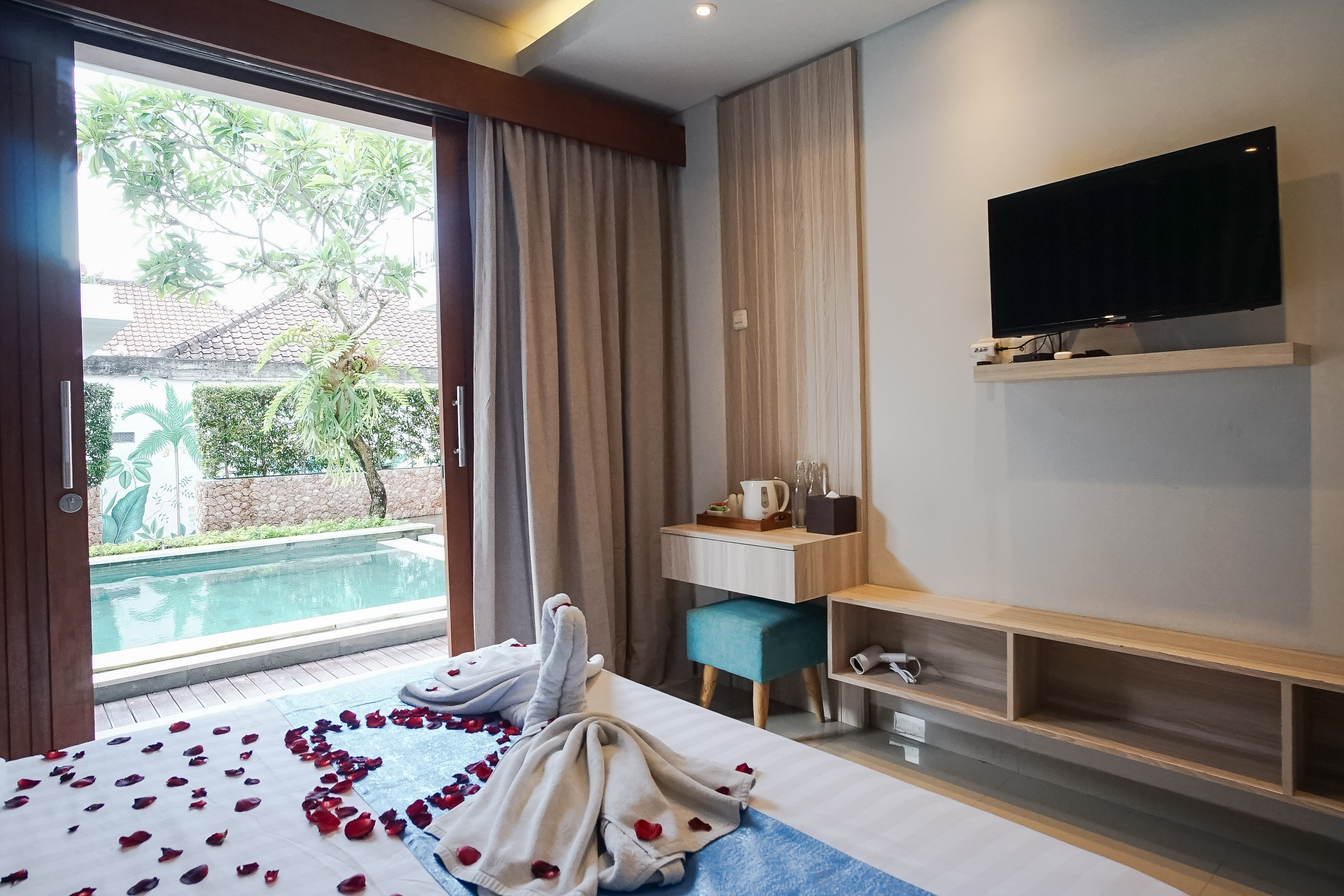 Mahesa Suites Seminyak Bali - Tap to explore photos