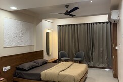 Hotel Krushnkunj Executive ( 700 M From Mahalaxmi Temple )