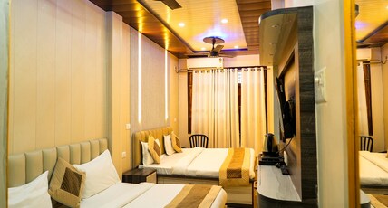 Sun High Stay Varanasi Room Type - Family Room