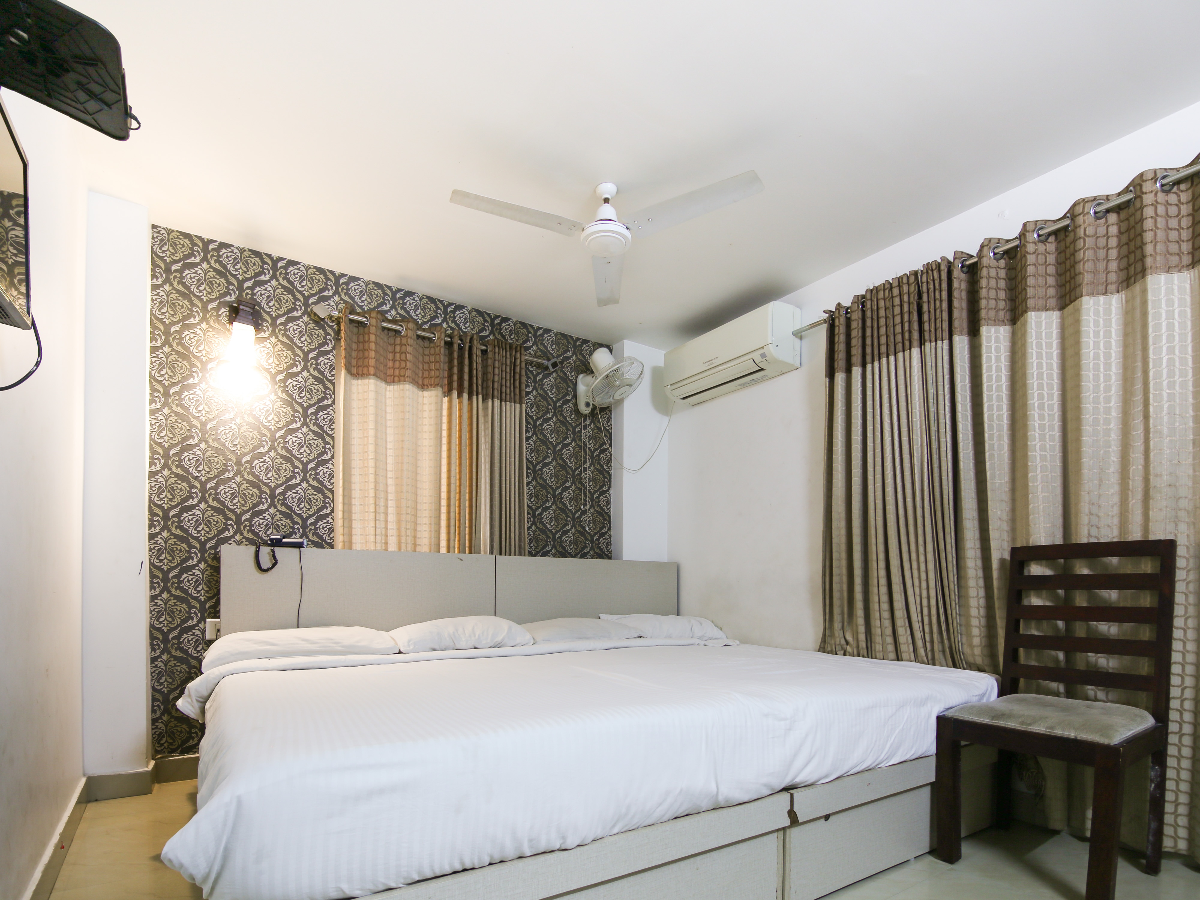 HOTEL SWARNA RESIDENCY - Tap to explore photos