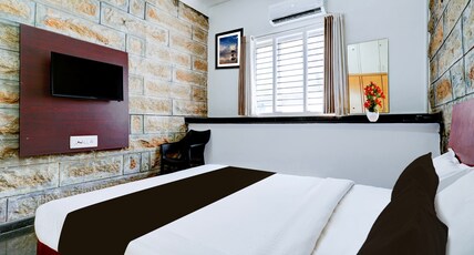 Super Collection O Rajkumar Road Formerly Stone Villa Room Type - Deluxe