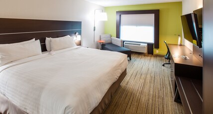 Holiday Inn Express Hotel & Suites Harriman, an IHG Hotel Room Type - 1 King Bed Standard