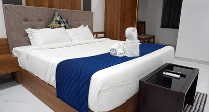 HOTEL LEELA IMPERIAL Room Type - Deluxe Room