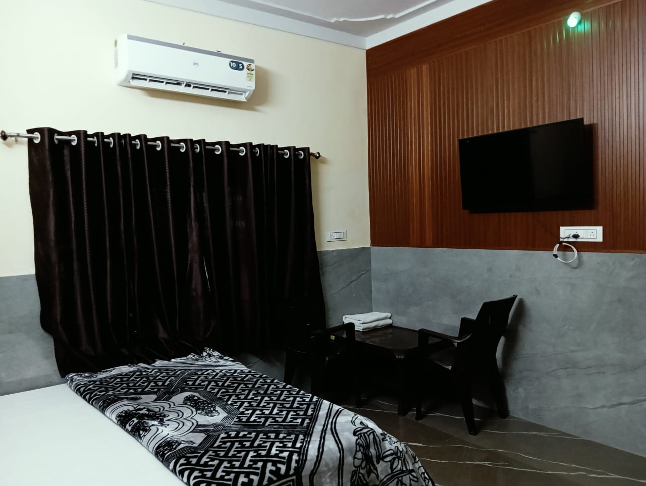 Bhanwar Villas Homestay - Tap to explore photos