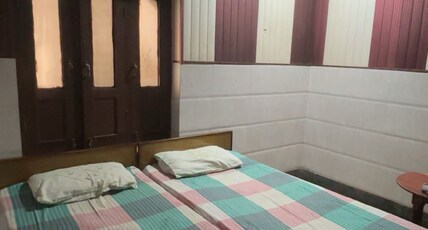 DELUXE HOTEL Room Type - Bedroom 4