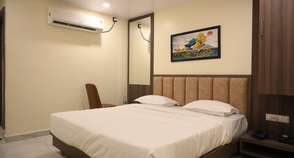 Hotel Soumya sarovar Room Type - EXECUTIVE DOUBLE BED ROOM