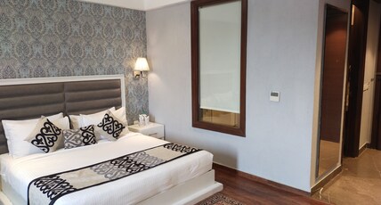 THE SHAURYA Room Type - Deluxe Room