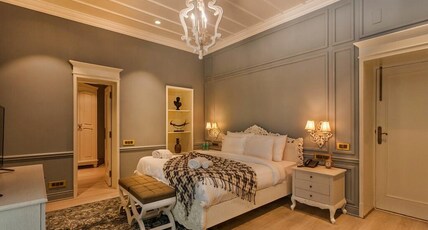 Elgin Hall Room Type - Junior Suite Mountain View