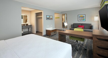 Hampton Inn and Suites St. Cloud Room Type - 1 KING STUDIO STE NONSMOK