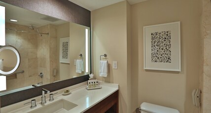InterContinental AT DORAL MIAMI Room Type - 1 King Classic Pool Access