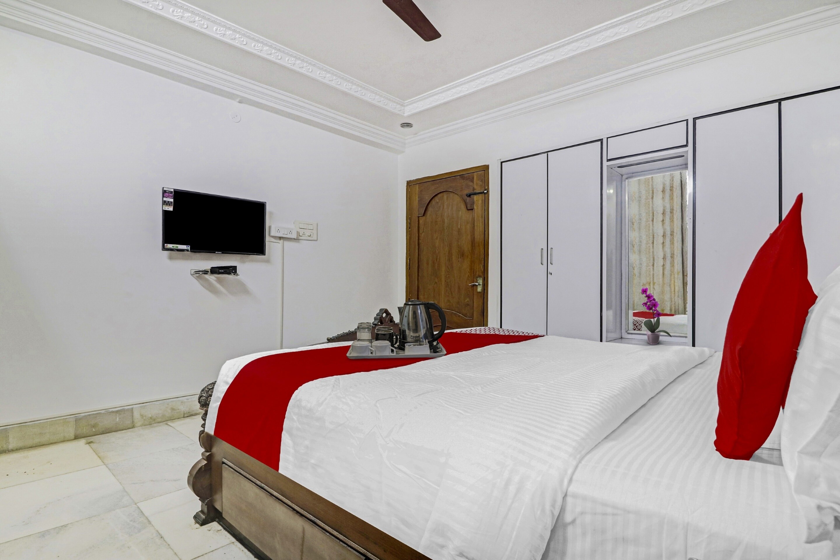 Super Hotel O Alpine Glow Crest - Tap to explore photos