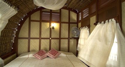 Spice Coast Cruises - Houseboat, a CGH Earth Experience Room Type - Private Single Cabin House Boat