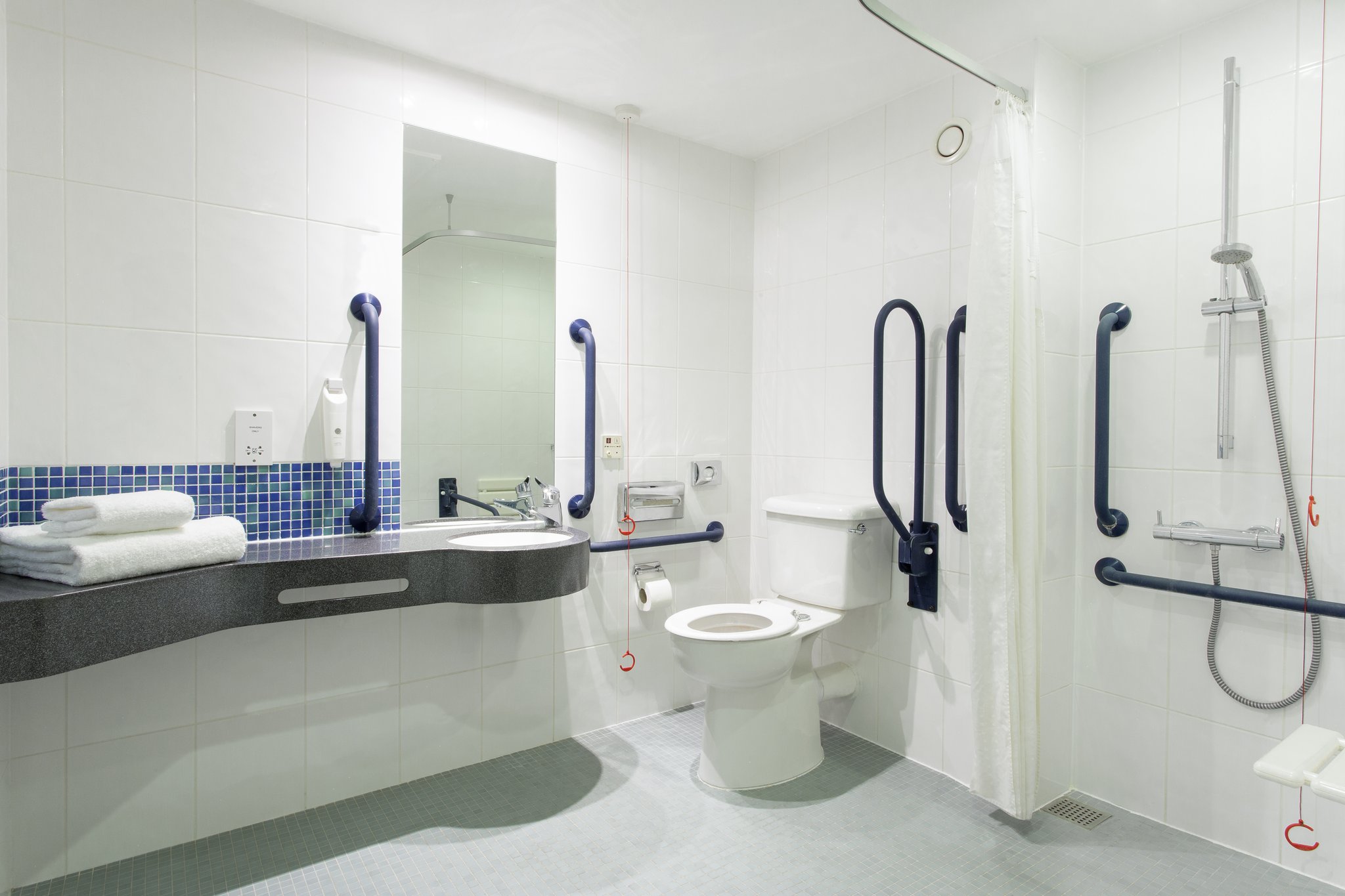 Holiday Inn Express Cheltenham - Tap to explore photos