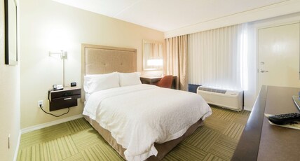 Hampton Inn Caryville Room Type - 1 QN MOB HEAR ACC TUB NS