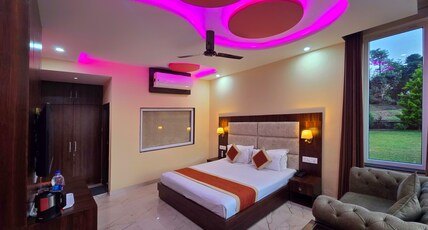 Hotel Amoda -Hotel Near Cricket Stadium Room Type - Deluxe Room