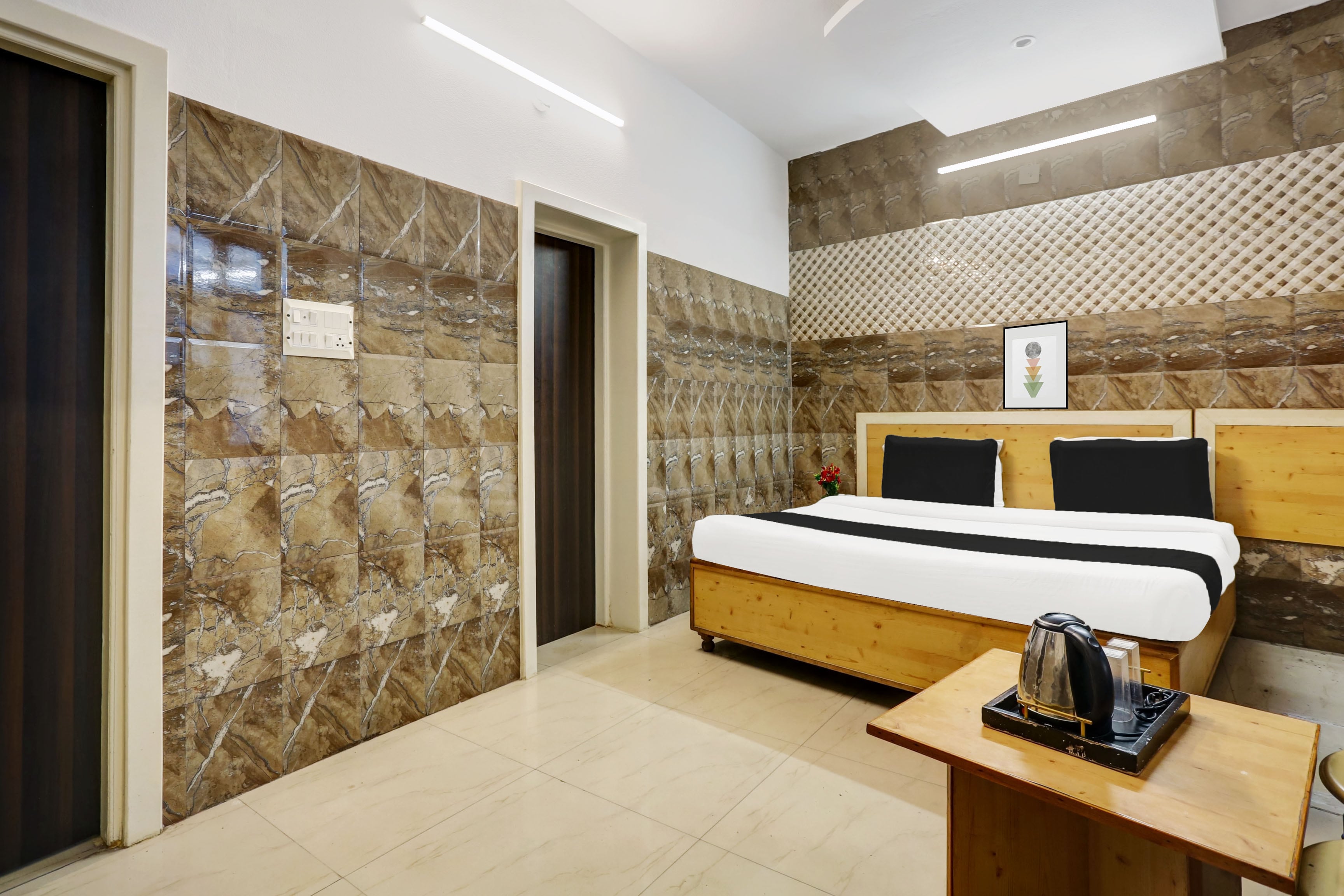 Hotel O Jammu Near Ragunath Bazaar Formerly GoodWill - Tap to explore photos