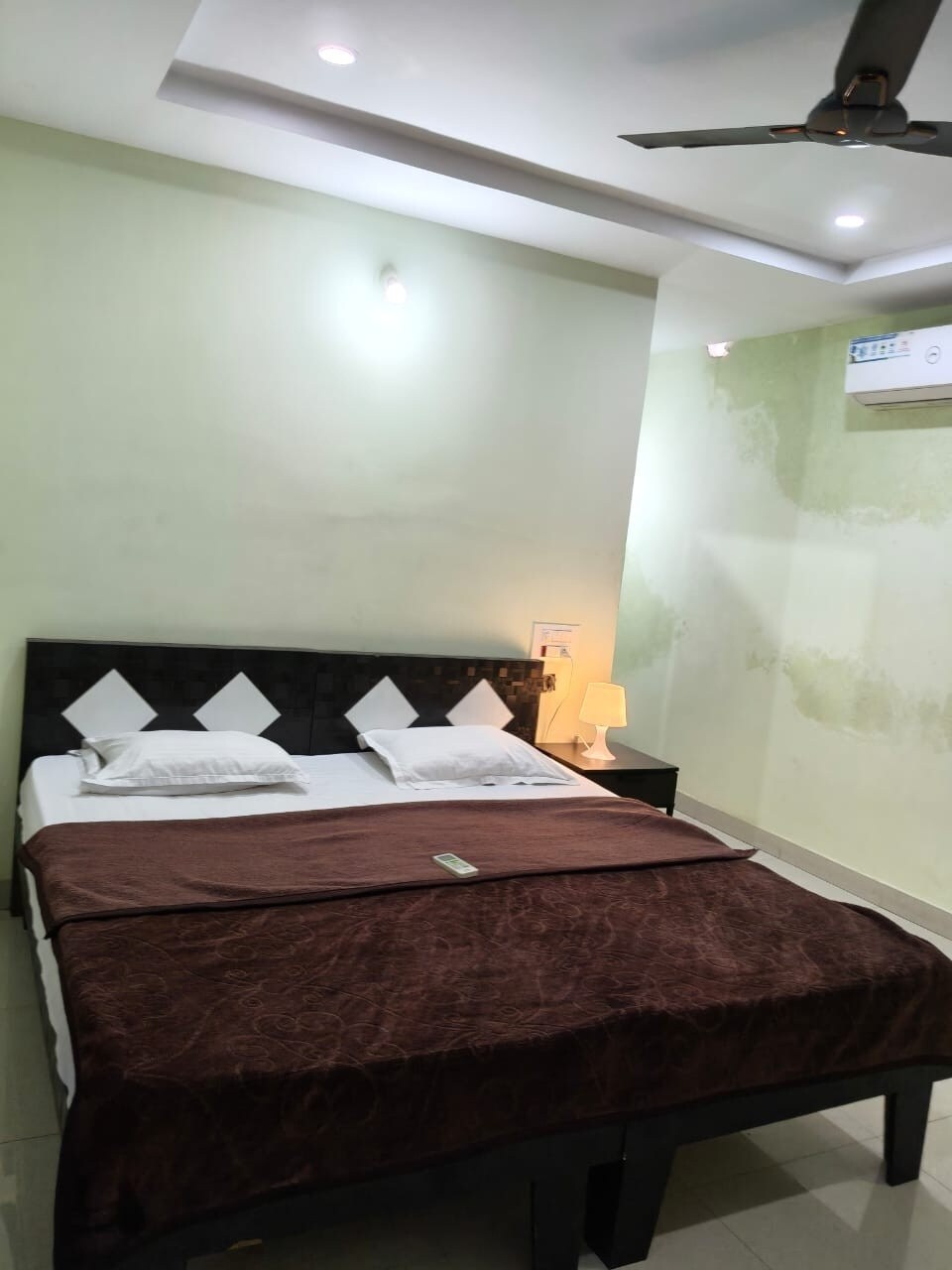 Royal Residency Luxury Lodge - Tap to explore photos