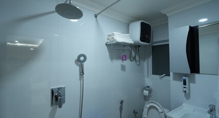 Quality Inn Room Type - Family Room with Balcony and Hill View