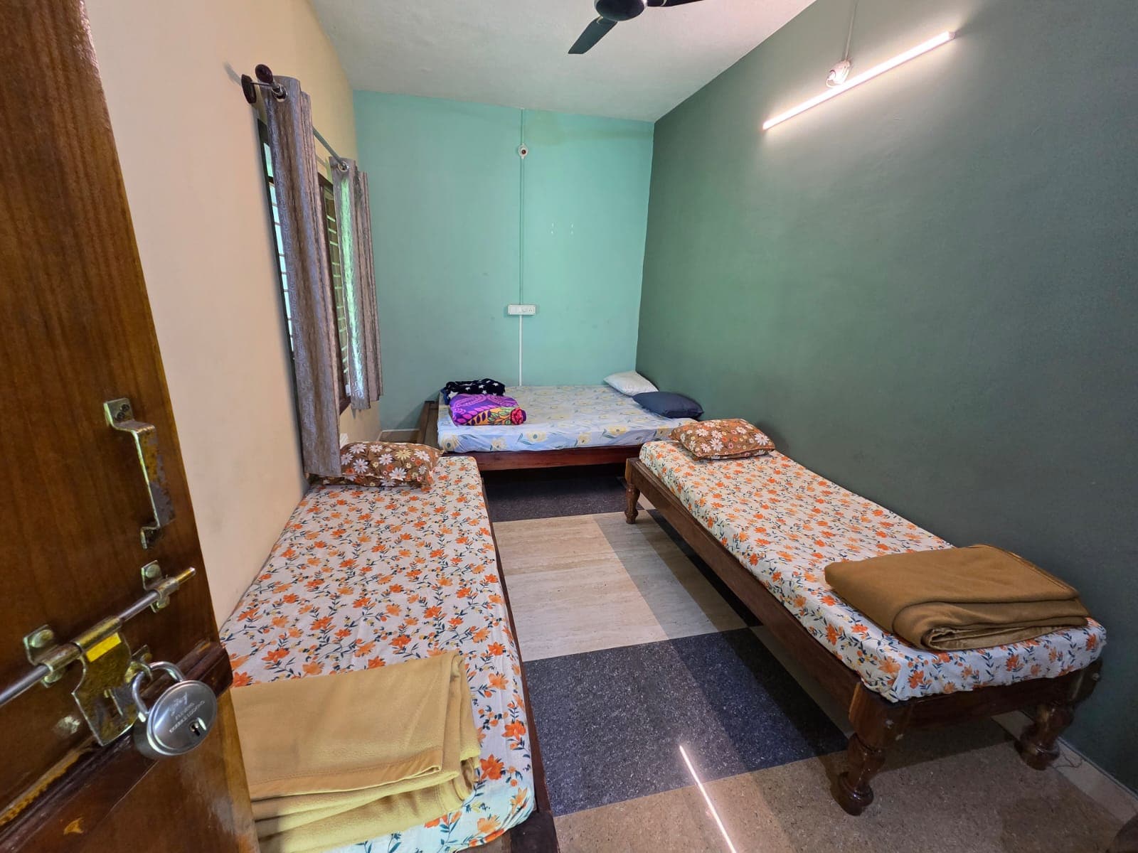 Shreyas homestay ckm - Tap to explore photos