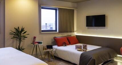 Mercure Porto Centro Hotel Room Type - Junior family suite with 1 double bed + 1 sofa bed Mercure Porto Centro Hotel Room Type - Junior family suite with 1 double bed + 1 sofa bed