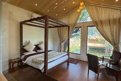 Nigeen Vista Lakeside Chalet