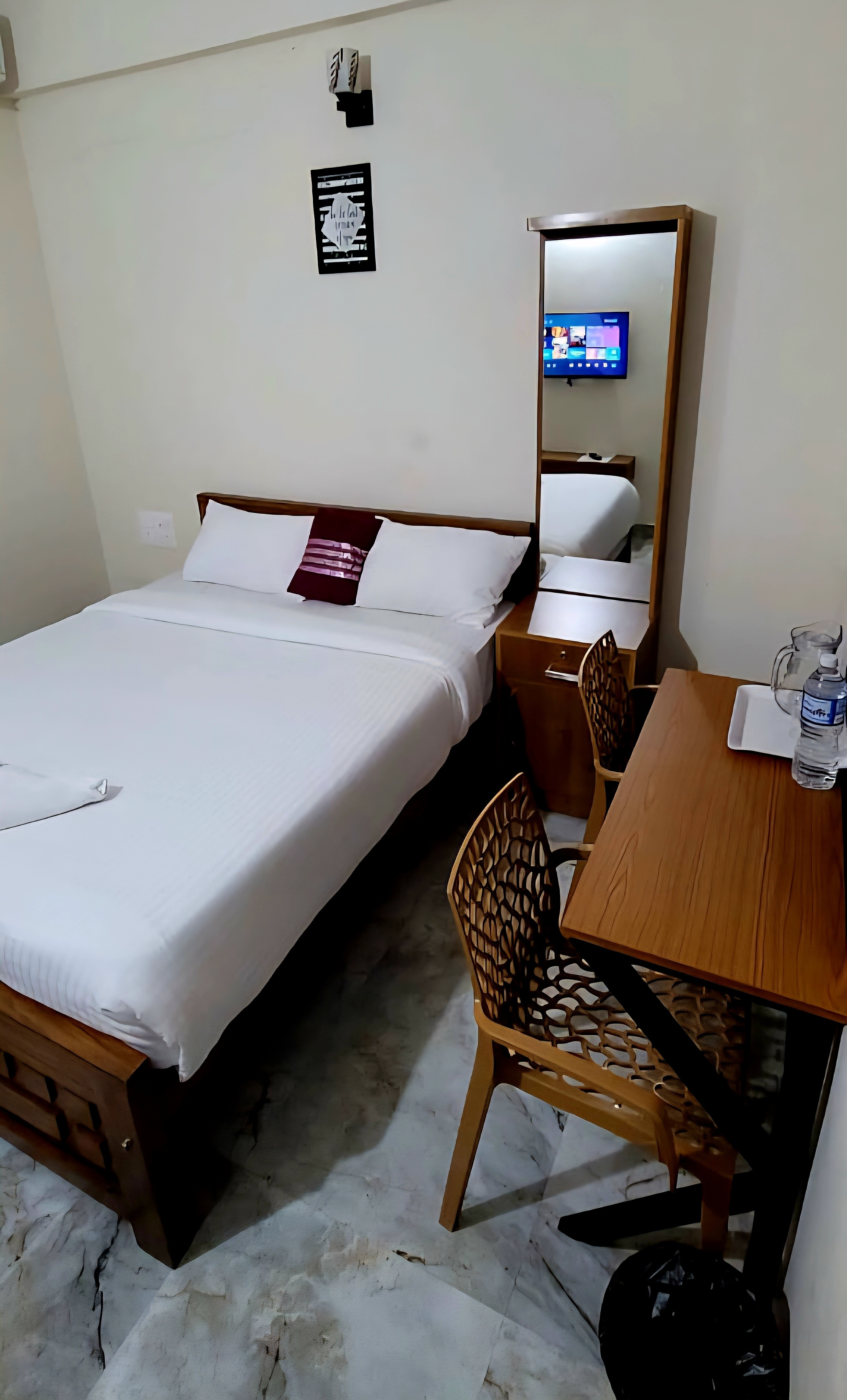 Thamarassery INN Luxury and Budget Rooms - Tap to explore photos