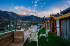 SVH  A Centrally Heated/AC Luxury Boutique Hotel