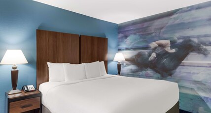 Best Western Winners Circle Room Type - 1 King Bed, Smoking Room, Downstairs, High Speed Internet Access, Microwave And Refrigerator, Full B Best Western Winners Circle Room Type - 1 King Bed, Smoking Room, Downstairs, High Speed Internet Access, Microwave And Refrigerator, Full B