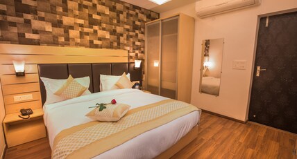 Kadamb Spiritual Resort - Near Prem Mandir Room Type - Family Suite With Living Area