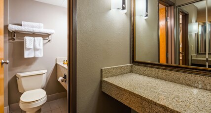 Best Western Plus Kelly Inn Room Type - 2 Queen Beds, Non-Smoking, Deluxe River View, Third Bed Is A Sofabed, Microwave And Refrigerator, Hi Best Western Plus Kelly Inn Room Type - 2 Queen Beds, Non-Smoking, Deluxe River View, Third Bed Is A Sofabed, Microwave And Refrigerator, Hi
