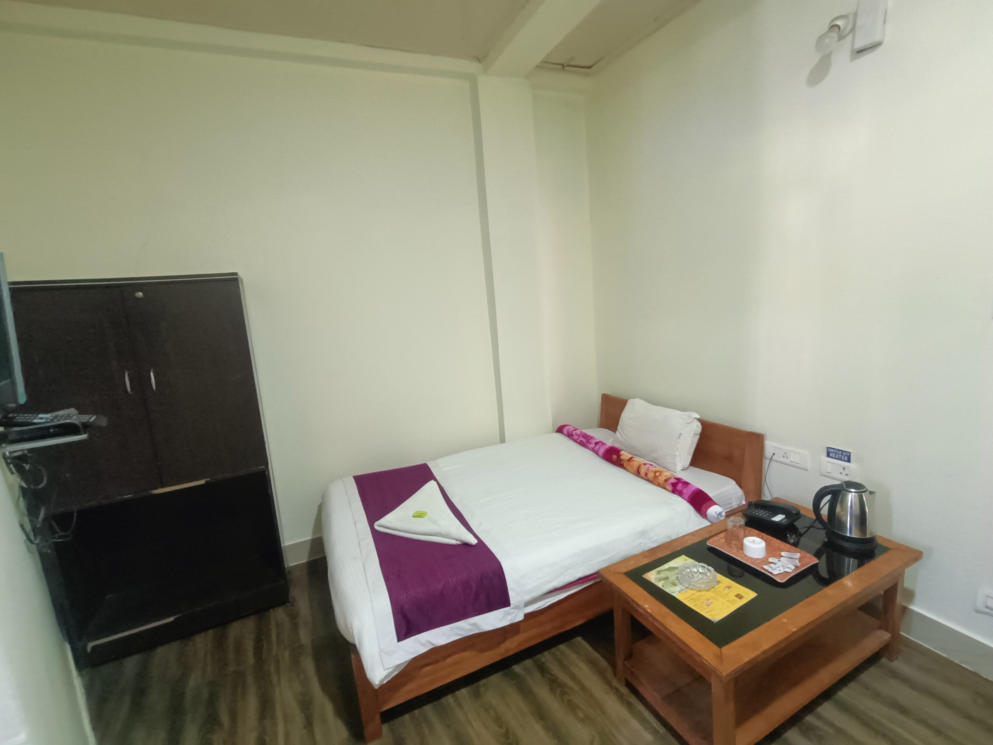 HOTEL GREEN VIEW BOMDILA - Tap to explore photos