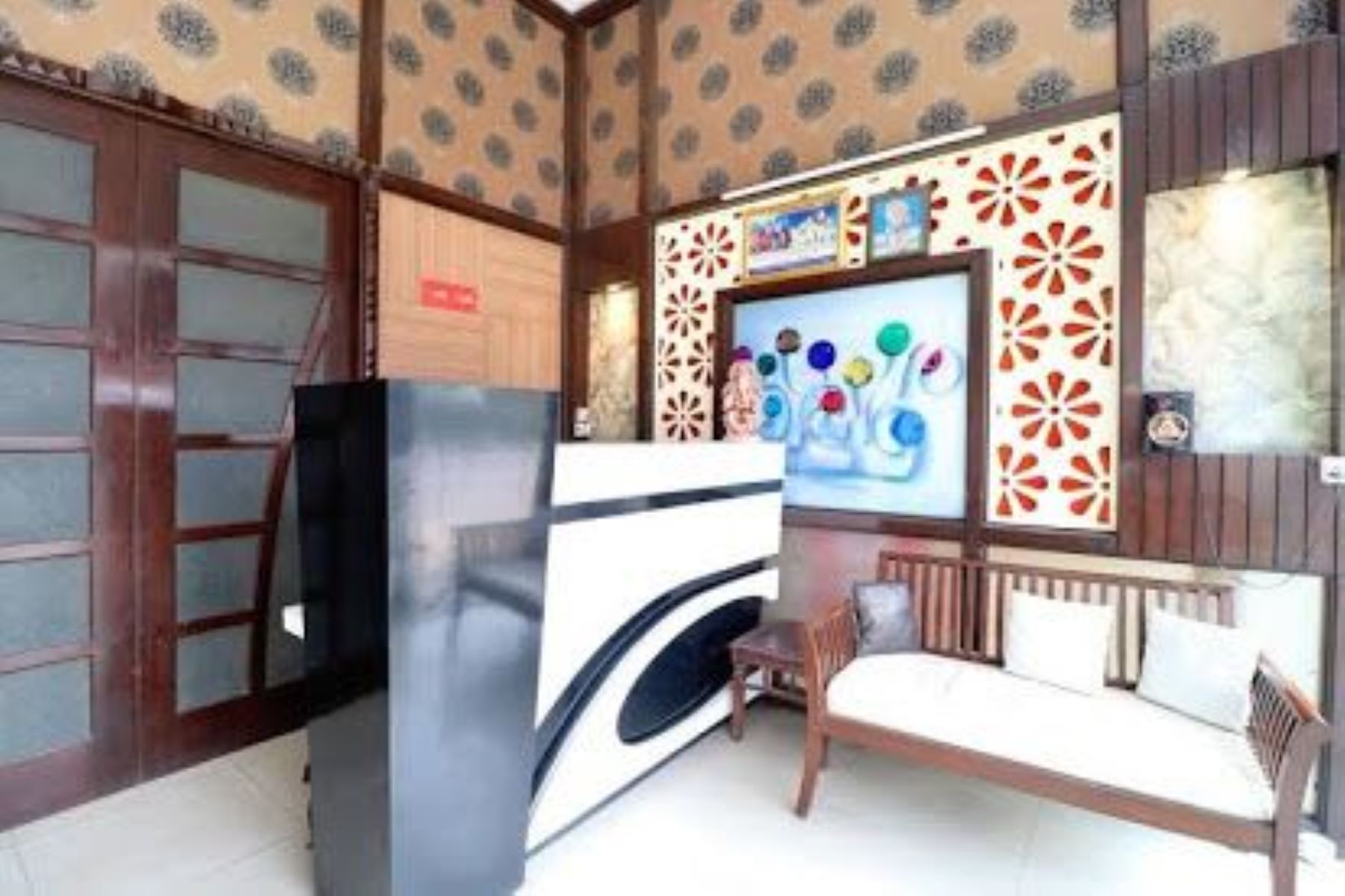 Unique House - Tap to explore photos