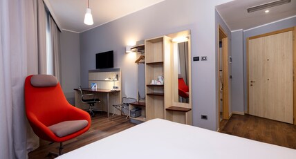 Holiday Inn Express PARMA Room Type - Standard Room with Free Breakfast Holiday Inn Express PARMA Room Type - Standard Room with Free Breakfast