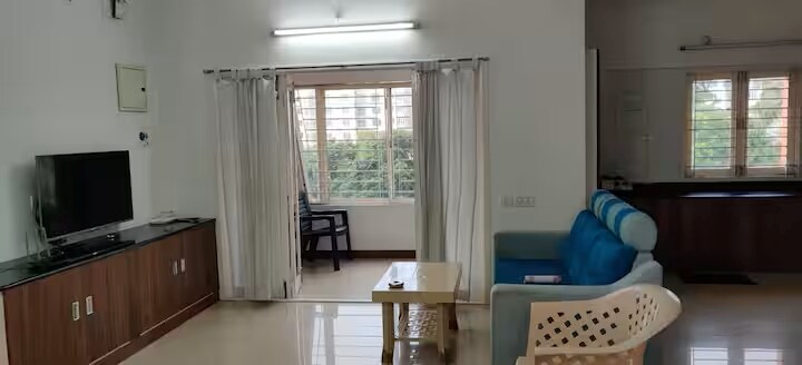 Lake View Home Stay At Sholinganallur - Tap to explore photos