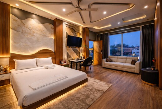 THE SRIMOYEE RESORT