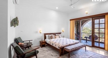 StayVista at Saket Loak by the Lake Room Type - Comfort Room with Balcony 
