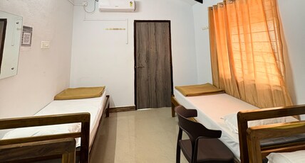 Indraprastha Residency Room Type - Elite 4-Bed Luxury Studio - Female